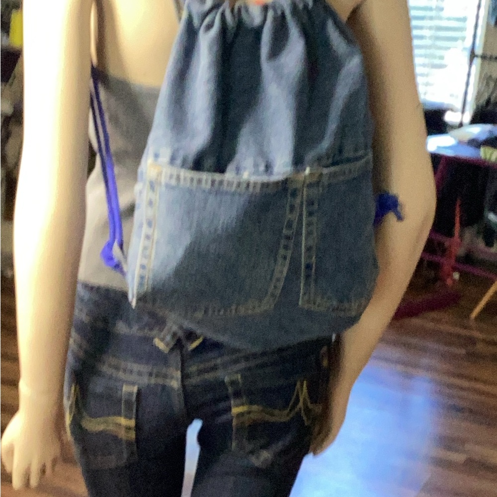 Mini the Drawstring Backpack - Picture 6 of 7